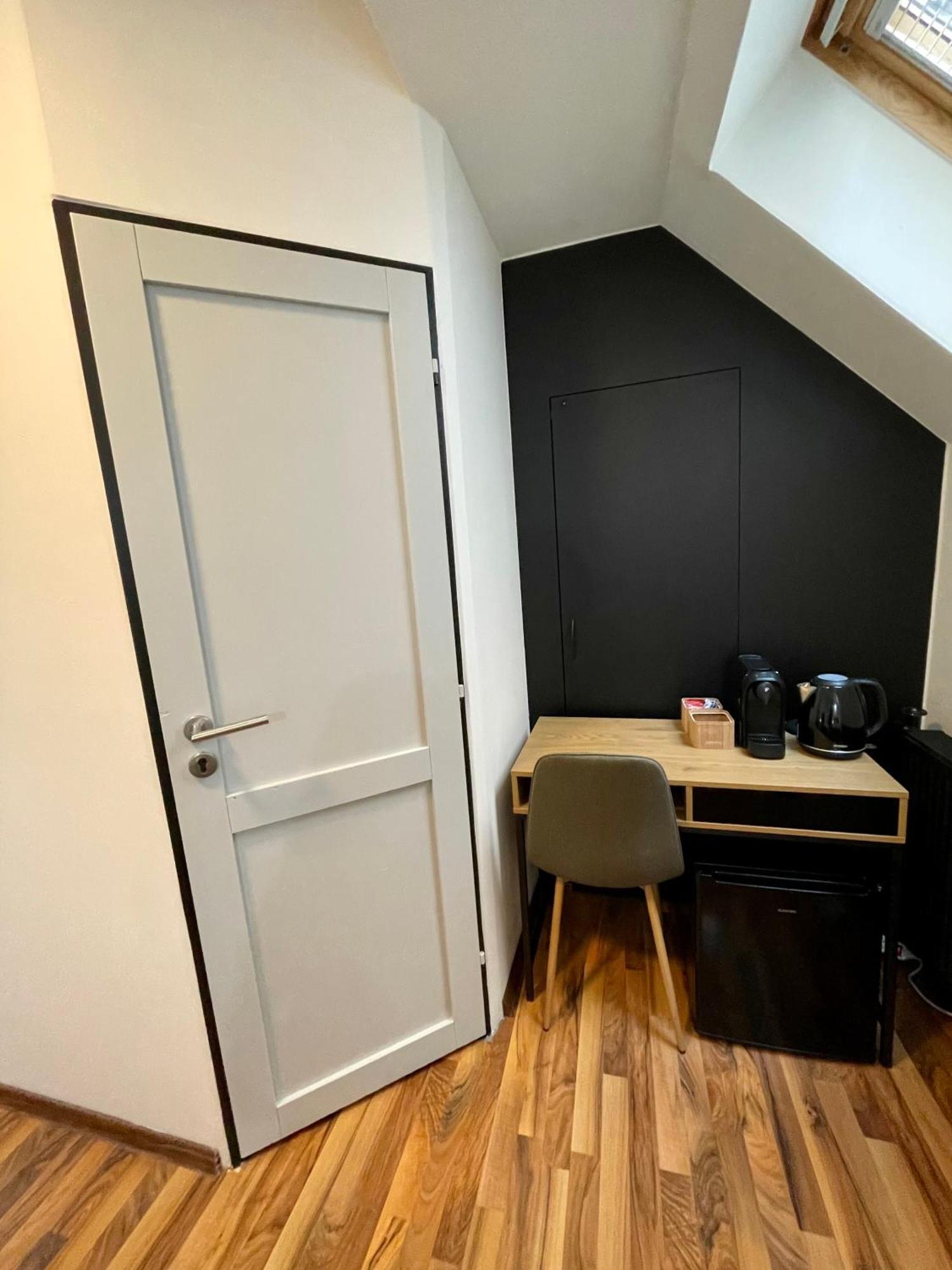 Hotel Dorfel à Košice Extérieur photo